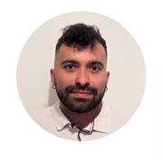 Con estudios jurídicos, especialmente en Derecho procesal, penal y constitucional. Interés en la historia, geografía y política.